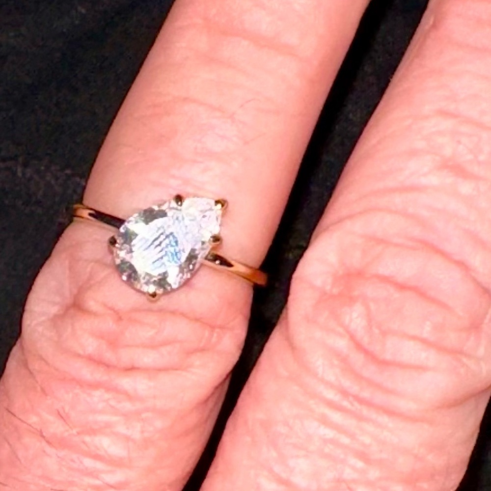 Melinda Maria Dancing Countess ring sz 6 yellow goldtone. Never worn.